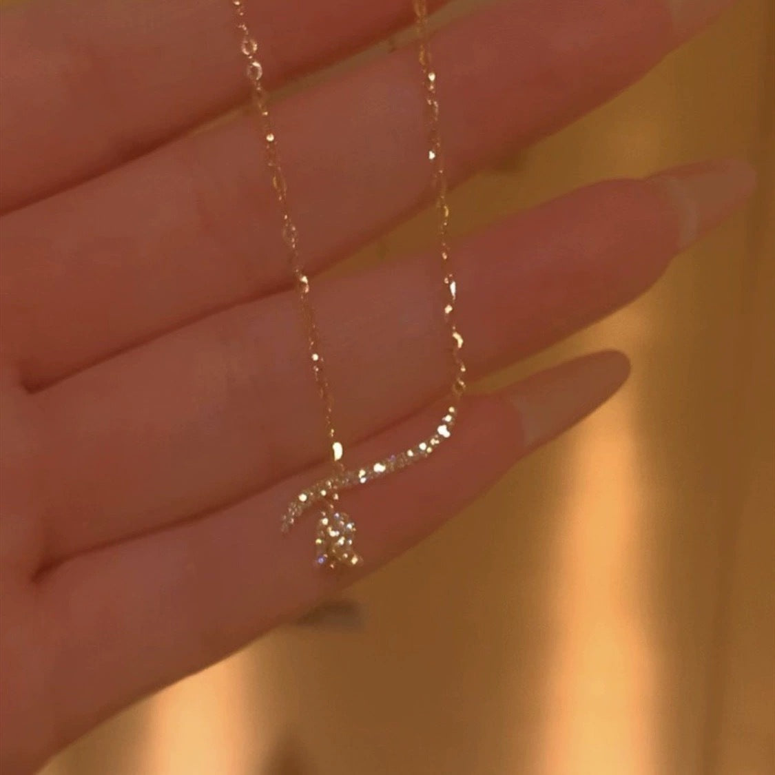 Sunset Rose Necklace – Anti-Oxidation Clavicle Chain in Hepburn Style