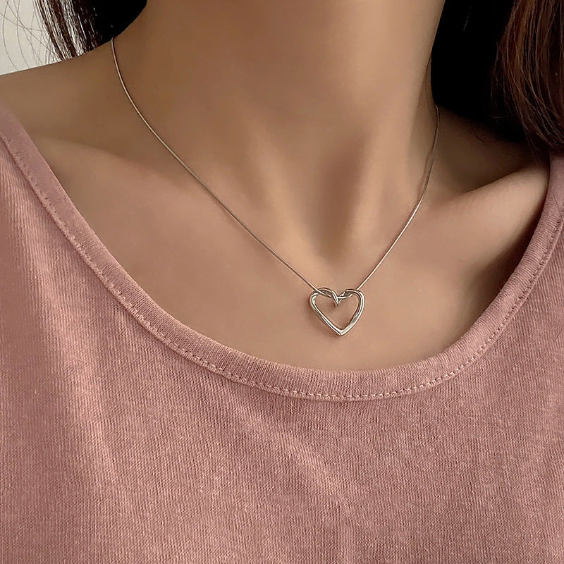 Hollowed Heart Shape Necklace Female Pendant Clavicle Chain