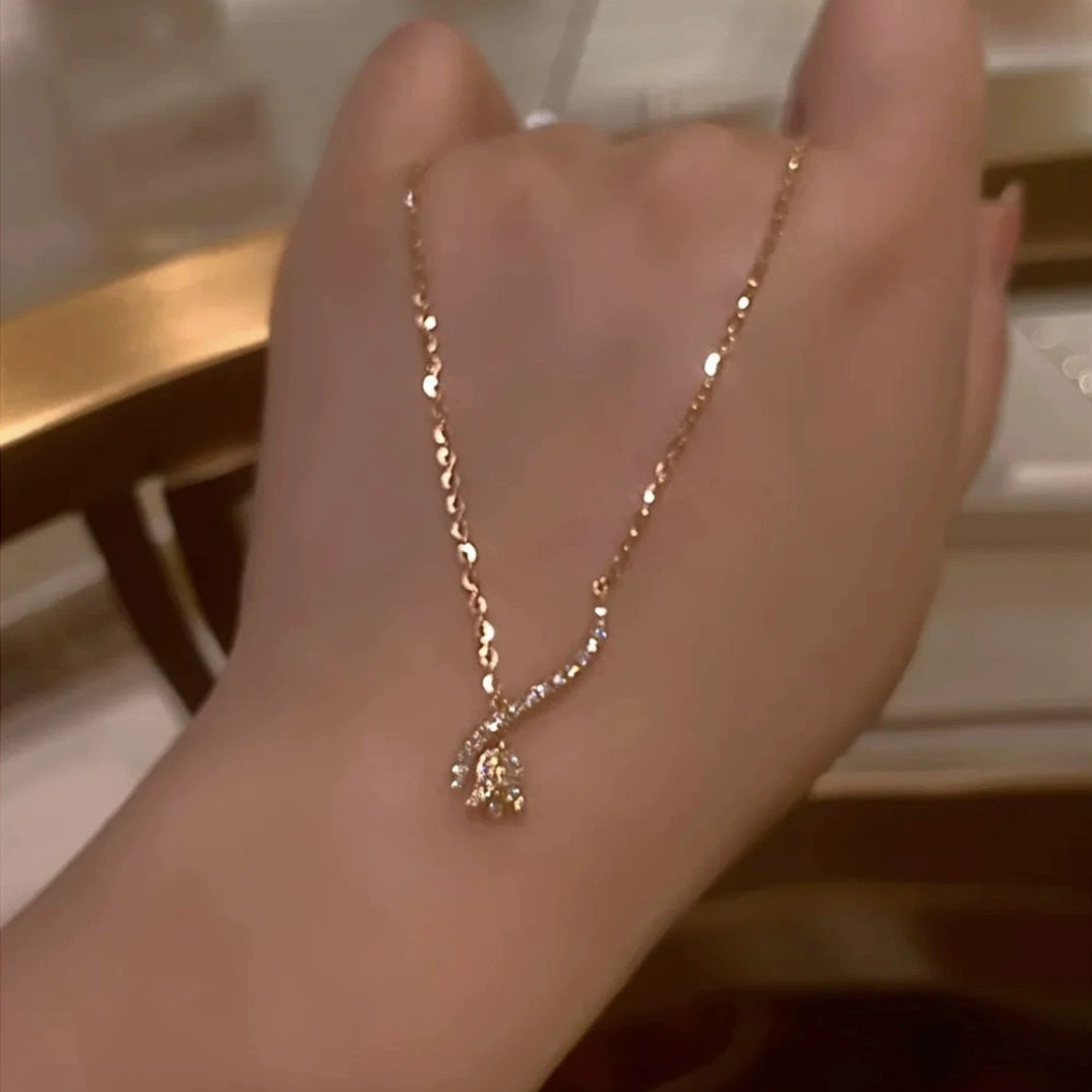 Sunset Rose Necklace – Anti-Oxidation Clavicle Chain in Hepburn Style