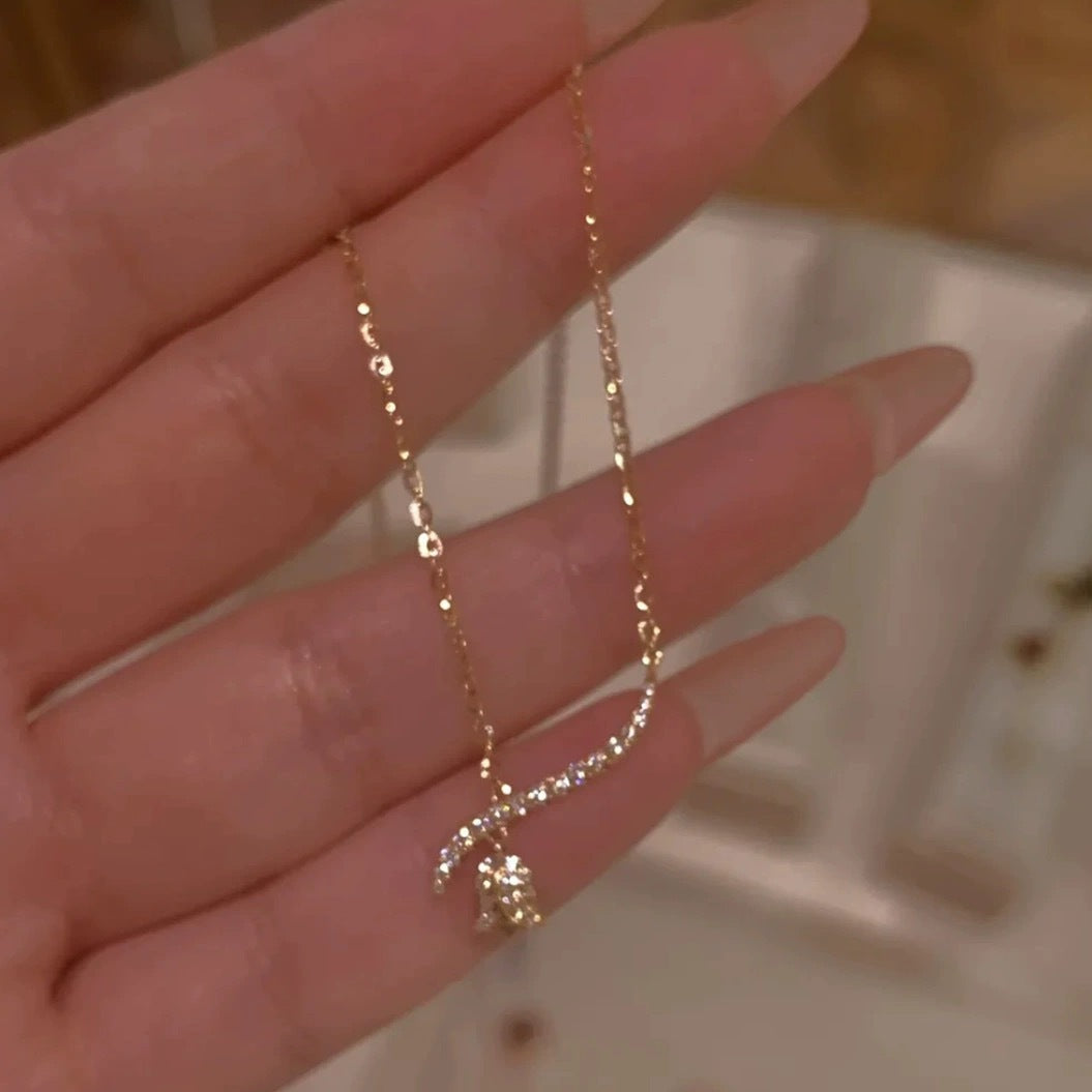 Sunset Rose Necklace – Anti-Oxidation Clavicle Chain in Hepburn Style